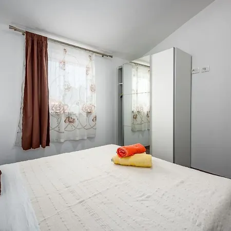 Guest house Kraljevic 3*